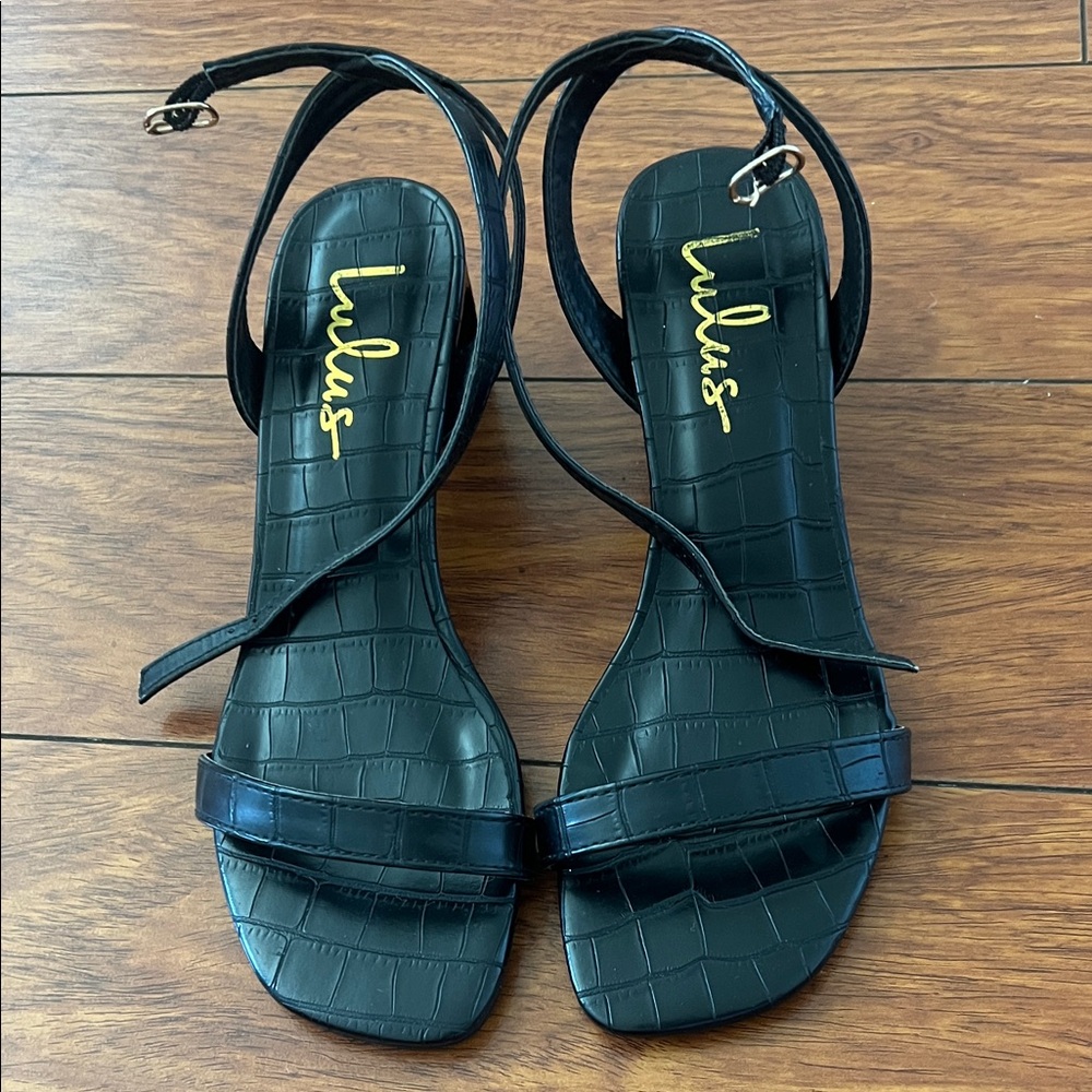 Lulu's Elegant Black Croc-Embossed Sandals